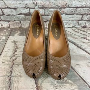 Earthies Tan Taupe Khaki Rayina Leather Peep Toe Pumps Size 8B